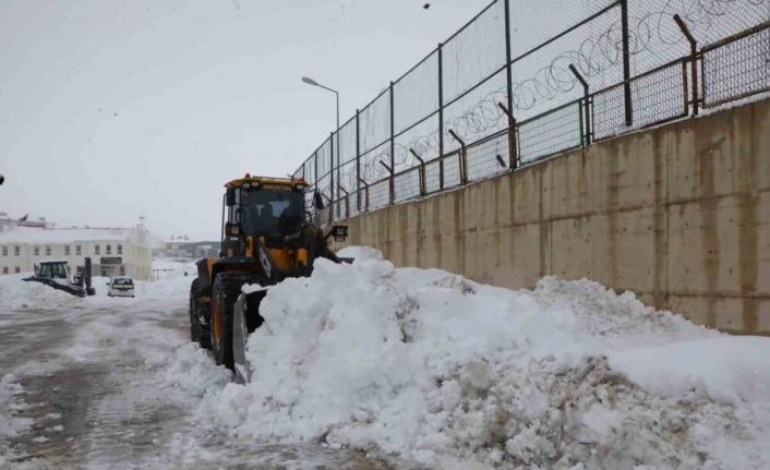 Bitlis’te karla mücadele seferberliği
