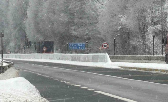 Bolu Dağı’nda yollar açık, kar yağışı ise tipi şeklinde
