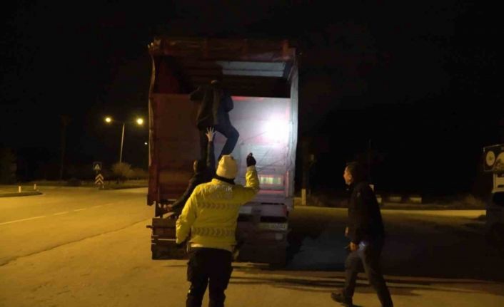 Burdur’da şap karantinasındaki küpesiz hayvan taşıyan besiciye 400 bin lira ceza