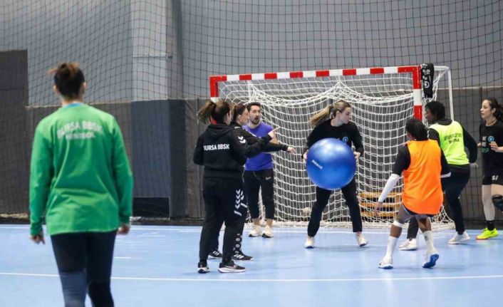 Bursa Büyükşehir Hentbol Takımı ligde ve Avrupa’da başarılı gidişatını sürdürüyor