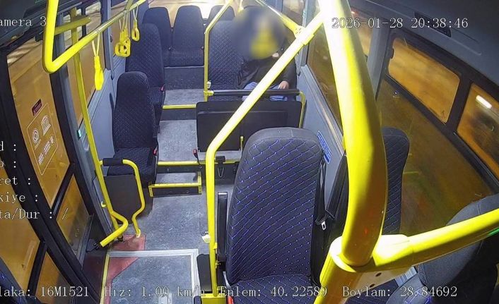 Bursa’da halk otobüsünde zamanla yarış...Kalp krizi geçiren yolcu için acile kırdı