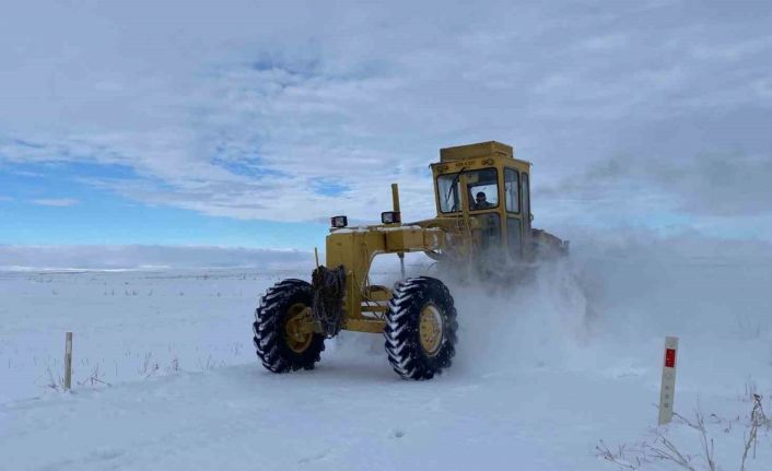Büyükşehir, gece yarısından sabaha kadar 72 mahalle yolunu daha ulaşıma açtı