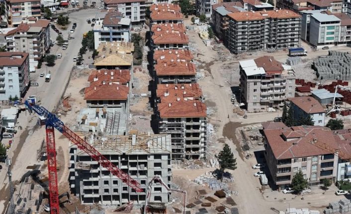Depremde 35 kişinin hayatını kaybettiği Velioğlu Apartmanı ve Meral İş Hanı davalarında karar