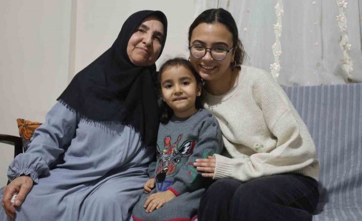 Depremde 3 evladını kaybeden acılı anne, çocuklarının kendine emaneti olan torunlarıyla hayata tutundu