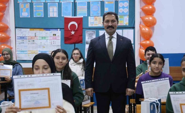 Depremin ardından 224 yeni okulun inşa edildiği Hatay’da 374 bin öğrenci karne heyecanı yaşadı