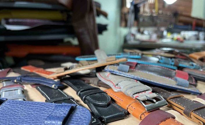Deri ve sanatı buluşturup el emeğiyle saat kordonu yapıyor