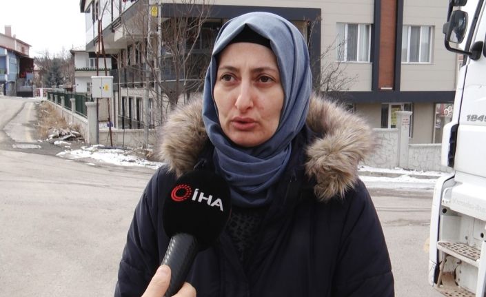 Elmadağ’da sahipsiz köpeklerin saldırısına uğrayan kadın: "Komşum biraz gecikseydi ya da orada olmasaydı şu an hayatta değildim"