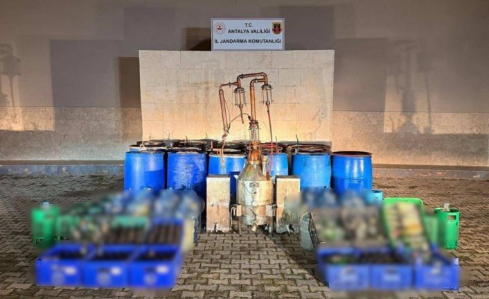 Elmalı’da 3 bin 750 litre kaçak ve sahte alkol ele geçirildi