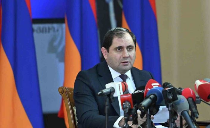 Ermenistan Savunma Bakanı Papikyan: "Azerbaycan ile silahlanma yarışına girmeyi planlamıyoruz"