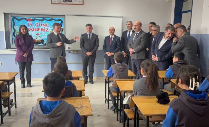 Erzincan Valisi öğrencilere Ergan Dağı’nda kayak ve köfte ekmek sözü verdi