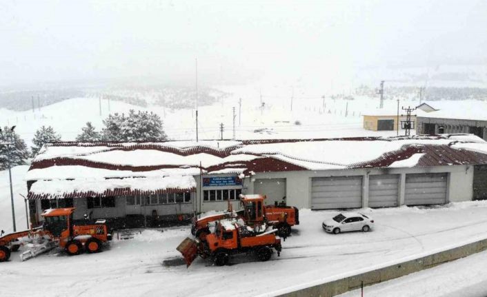 Erzincan’da kar ve sis ulaşımı aksattı, iki ilçede eğitime ara verildi