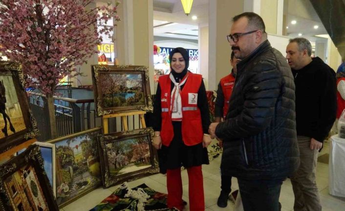 Erzurum Kızılay kadın kollarından Gazze, Filistin ve Sudan için hayır çarşısı