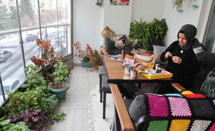 Ev hanımının azmi: 20 belge aldı ve 300 öğrenciye usta oldu