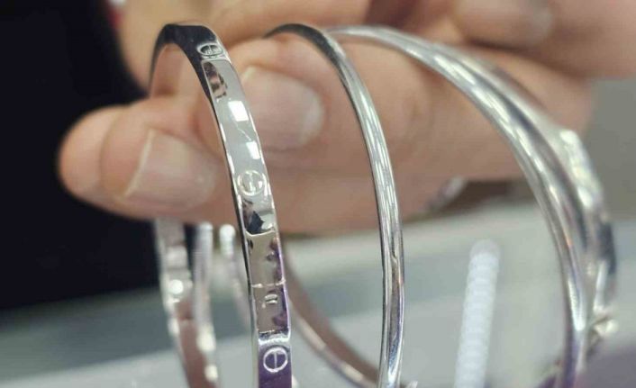 Fiyatlardaki artışlar, yatırım ve düğün takılarını değiştirdi: Altın bileziklerin yerini gümüş bilezikler alıyor