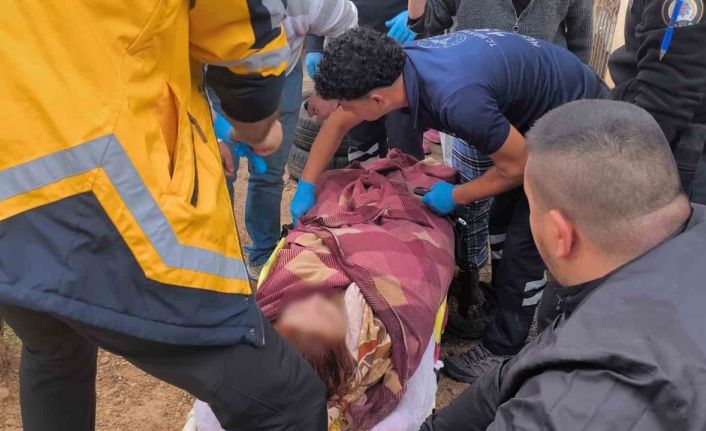 Foseptik çukuruna düşen genç kız, yardım çığlıklarına koşan vatandaşlar tarafından kurtarıldı