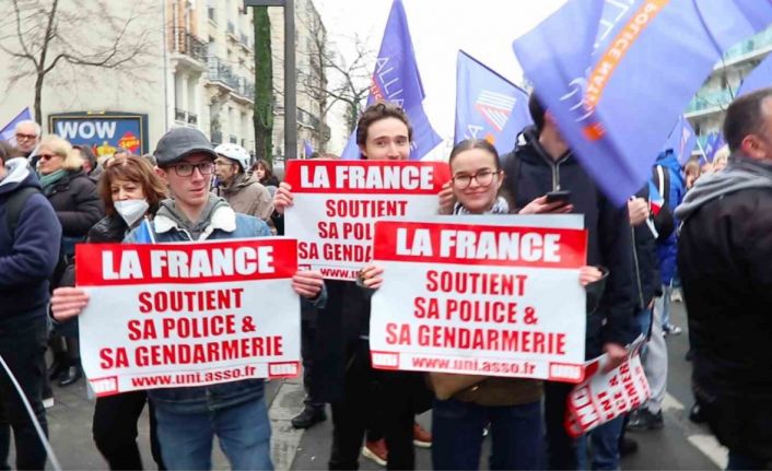 Fransa’da binlerce kişiden polise destek ve kaynak yetersizliğine dikkat çekmek için yürüyüş