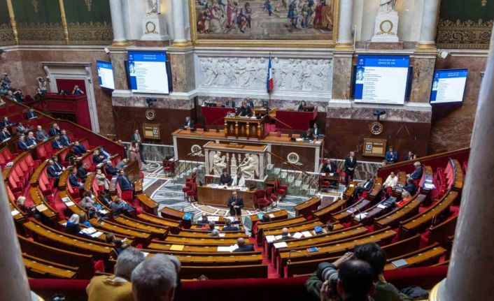 Fransa’da Lecornu hükümetine yönelik iki gensoru önergesi reddedildi