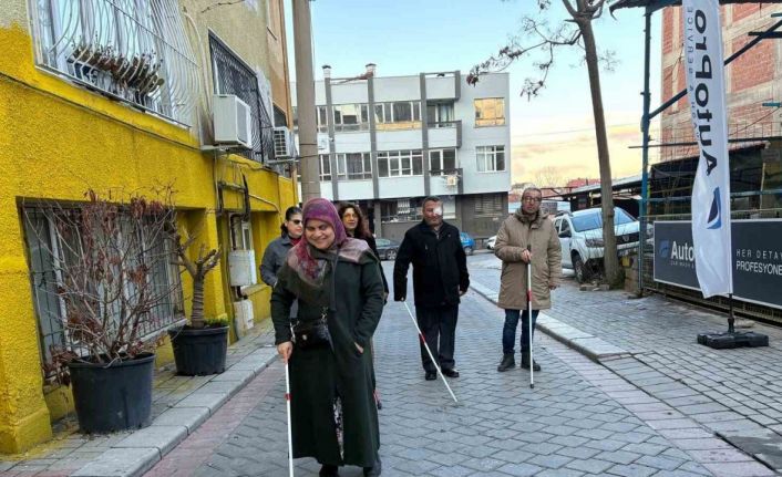 Görme engelli bireyler bu kursta hem sosyalleşiyor hem de günlük hayatlarını kolaylaştırıyor