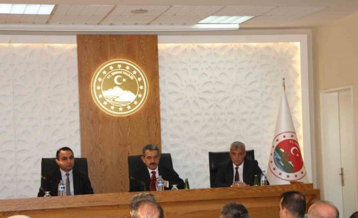 Günde yaklaşık 10 bin kişinin kullandığı Habur, Irak ile ticarette ana geçiş noktası olmayı sürdürüyor