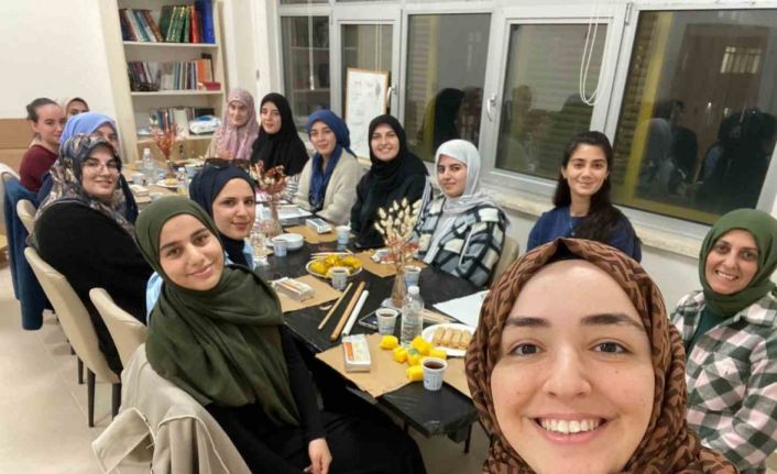 Hem konaklıyorlar hem açılan kurslarla kendilerini geliştiriyorlar