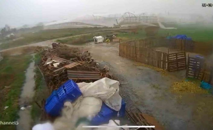 Hortum saniyeler içinde serayı yerle bir etti: O anlar kamerada