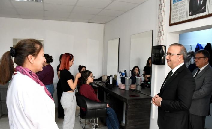 İl Milli Eğitim Müdürü Aydın, Halk Eğitim Merkezi’ndeki çalışmaları inceledi