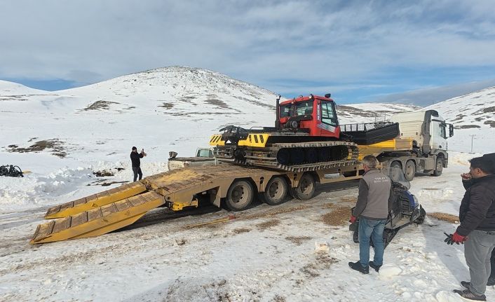 Kar kalınlığı 1 metreye ulaştı, kayak tesisi sezon açılışına hazırlanıyor
