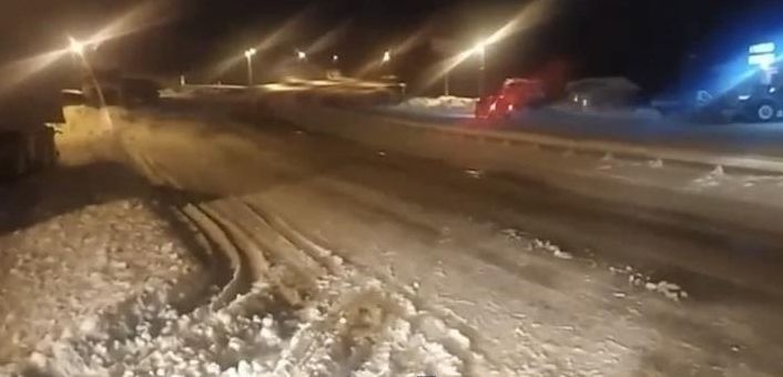 Kar ve tipi nedeniyle kapanan Kayseri-Malatya Karayolu trafiğe açıldı