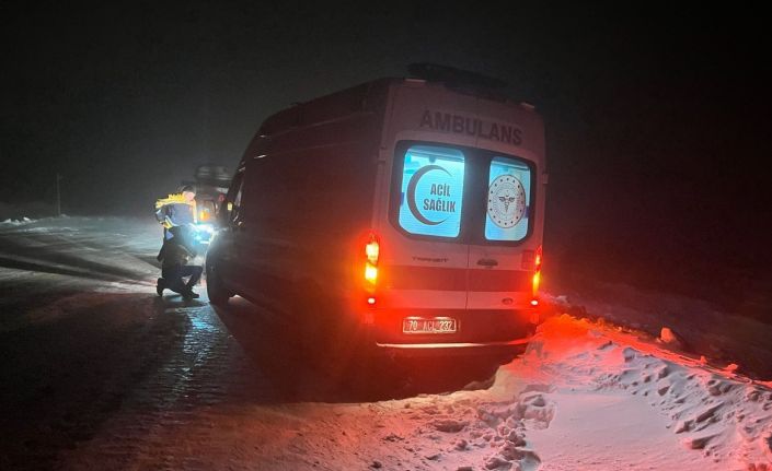 Karaman’da sağlık ekibi kar yağışı ve tipiye rağmen diyaliz hastası kadını hastaneye ulaştırdı