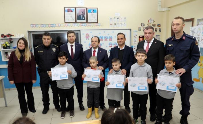 Karneler alındı, tatil zili çaldı: Karasu’da 12 bin öğrenci karne sevinci yaşadı