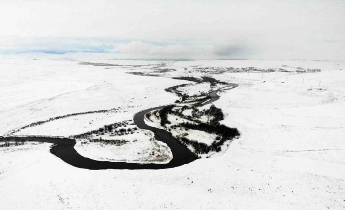 Kars’ta beyaz esaret değil, görsel şölen: Tarım arazileri ve menderesler büyülüyor