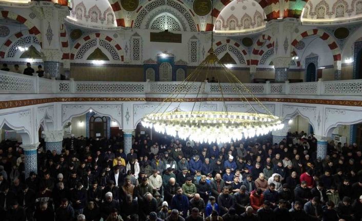 Kilis’te Miraç Kandili’nde camiler doldu taştı