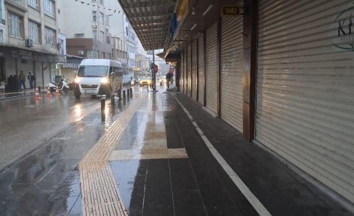 Kilis’te sağanak yağış etkili oluyor