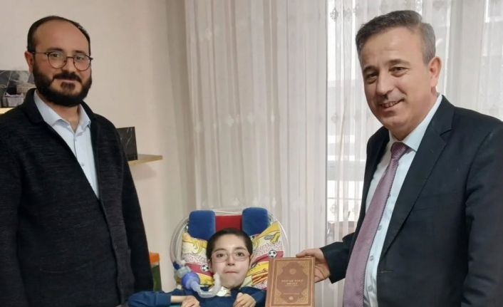 Kütahya İl Müftülüğünden evinde eğitim gören hasta öğrenciye anlamlı ziyaret
