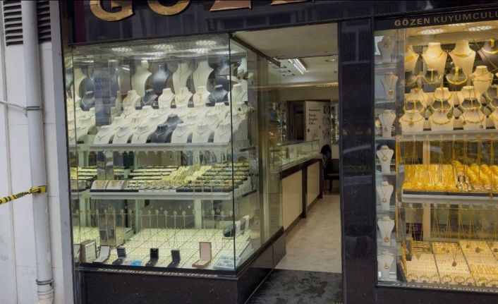 Kuyumcuda silahlı soygun: Önce 1 kilo istedi, sonra 100 gramlık külçeyi alıp kaçtı