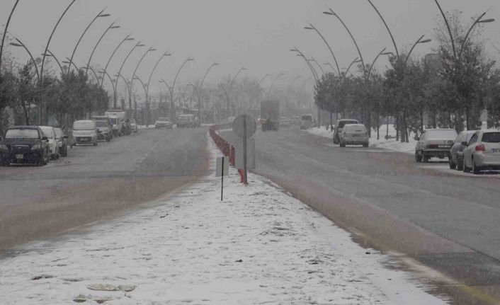 Malatya’da kar yağışı nedeniyle kamu personeline idari izin ve motosikletlere trafik yasağı