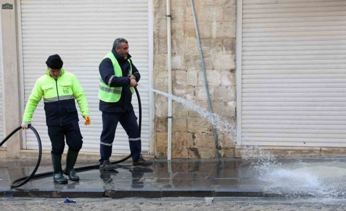 Mardin’de tarihi 1. Cadde’de kar sonrası temizlik ve yenileme çalışması devam ediyor
