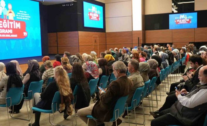 Memur-Sen Genel Başkanı Yalçın: "Kadınların, sendikacı kadınlar olması konusundaki kendilerinin gösterdiği hareketi ve bereketi bizzat hissediyorum"