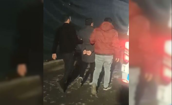 Mersin’de trafikte tartışma tutuklama ile bitti: Sopalı alkollü sürücünün ehliyeti alındı, 14 bin TL de ceza kesildi