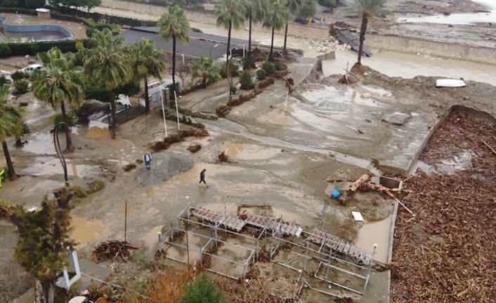 Mersin’de yıkılan köprü ve su basan sitelerin son durumu dronla görüntülendi