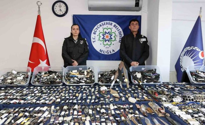 Muğla otogarlarında bir yılda cephanelik gibi bıçak ve silah ele geçirildi