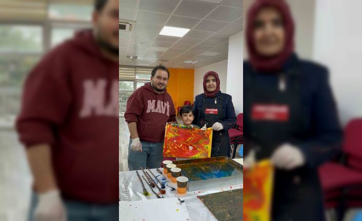 Muğla’da aileler ve çocuklar ebru sanatıyla renklerin yolculuğuna çıktı