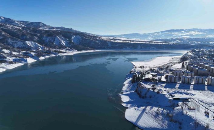Munzur Nehri’nin kıyısında, karlar altında bir şehir: Tunceli, havadan görüntülendi