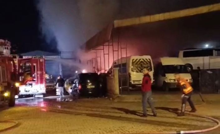 Ortaca Sanayi Sitesi’nde yangın: 4 araç ve 1 iş yeri zarar gördü