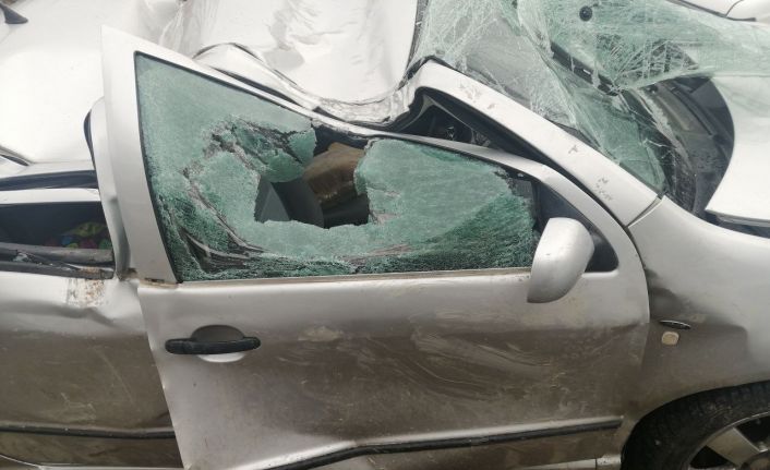 Otomobil şarampole yuvarlandı: Bangladeş uyruklu aynı aileden 1 kişi öldü, 3 kişi yaralandı