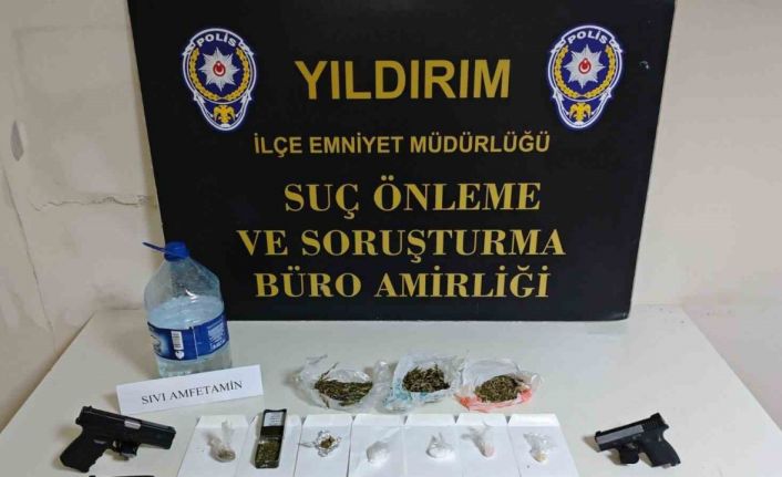 Polis pizzacı kılığına girdi, "Baron abla" lakaplı torbacı kadını yakaladı