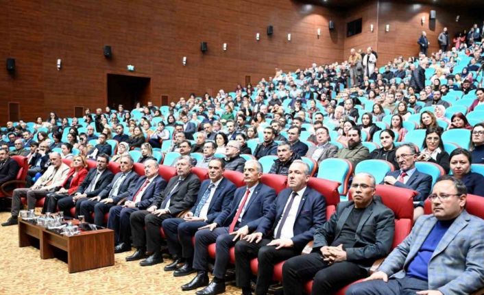 Rektör Prof. Dr. Demir üniversite personelleri ile bir araya geldi