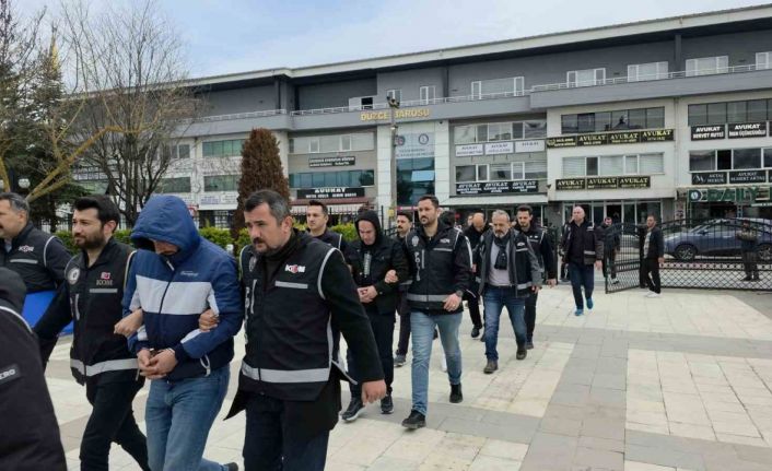 Sahte kimlikle arazi satıp milyonluk vurgun yapmaya çalışan 4 kişi tutuklandı