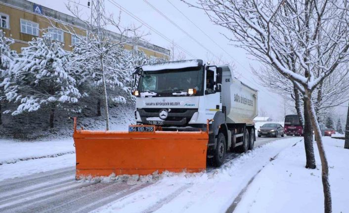 Sakarya’da kar yağışı sonrası kapanan 45 grup yolundan 33’ü ulaşıma açıldı