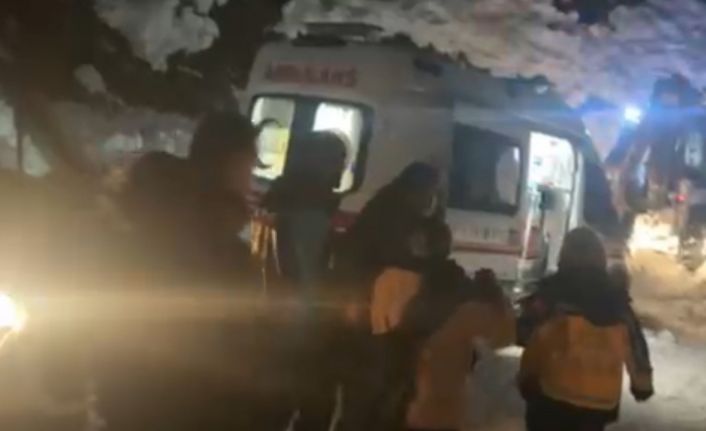 Şemdinli’de 1 metrelik karda hayat mesaisi: Zehirlenen 12 kişi için ekipler seferber oldu
